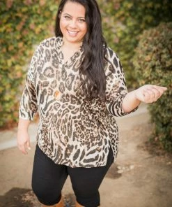 Boutique Simplified Metallic Lined 3/4 Sleeve Top