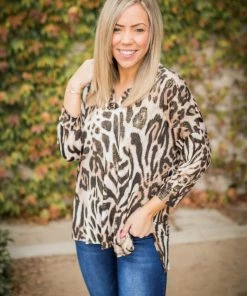 Boutique Simplified Metallic Lined 3/4 Sleeve Top