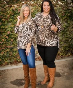 Boutique Simplified Metallic Lined 3/4 Sleeve Top