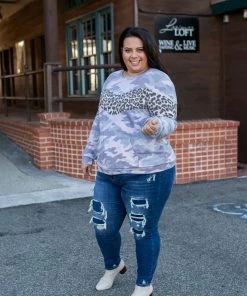 Boutique Simplified Divided By Nature Pullover