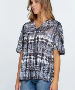 Boutique Simplified Wanderer Short Sleeve Top