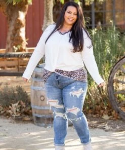 Boutique Simplified Snowy Leopard Front Twist Top 15 Boutique Simplified Snowy Leopard Front Twist Top