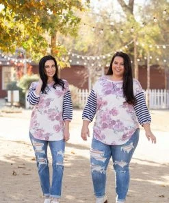 Boutique Simplified Striking 3/4 Sleeve Top