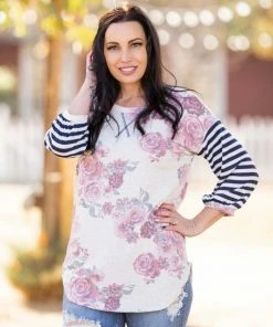 Boutique Simplified Striking 3/4 Sleeve Top