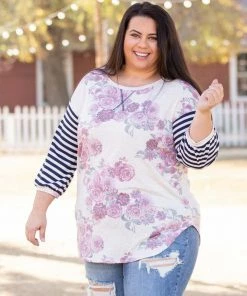 Boutique Simplified Striking 3/4 Sleeve Top