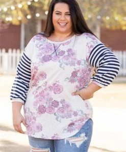 Boutique Simplified Striking 3/4 Sleeve Top