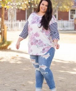 Boutique Simplified Striking 3/4 Sleeve Top