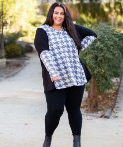 Boutique Simplified Houndstooth Long Sleeve Top