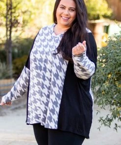 Boutique Simplified Houndstooth Long Sleeve Top
