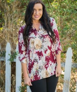 Boutique Simplified Floral Motif 3/4 Sleeve Top