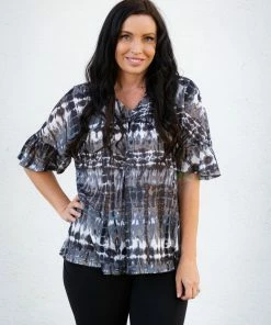 Boutique Simplified Wanderer Short Sleeve Top