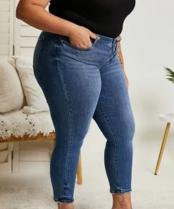 Trendsi Apparel Judy Blue Gemma Classic Boyfriend Jeans