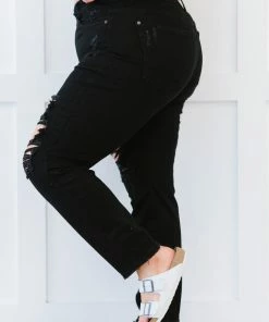 Trendsi Judy Blue Paige Distressed Boyfriend Jeans