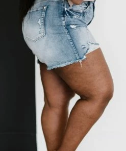 Trendsi Judy Blue Desi High Rise Button Fly Cutoff Shorts (GHG-1XL) M