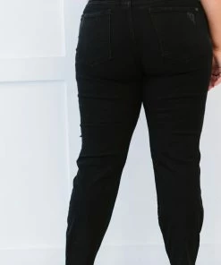 Trendsi Judy Blue Paige Distressed Boyfriend Jeans