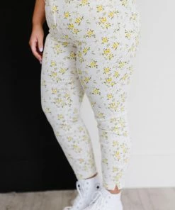 Trendsi Judy Blue Golden Meadow Floral Skinny Jeans (GHG-S) 22 Trendsi Judy Blue Golden Meadow Floral Skinny Jeans (GHG-S)