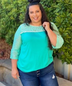 Boutique Simplified Pearls And Lace 3/4 Sleeve Top