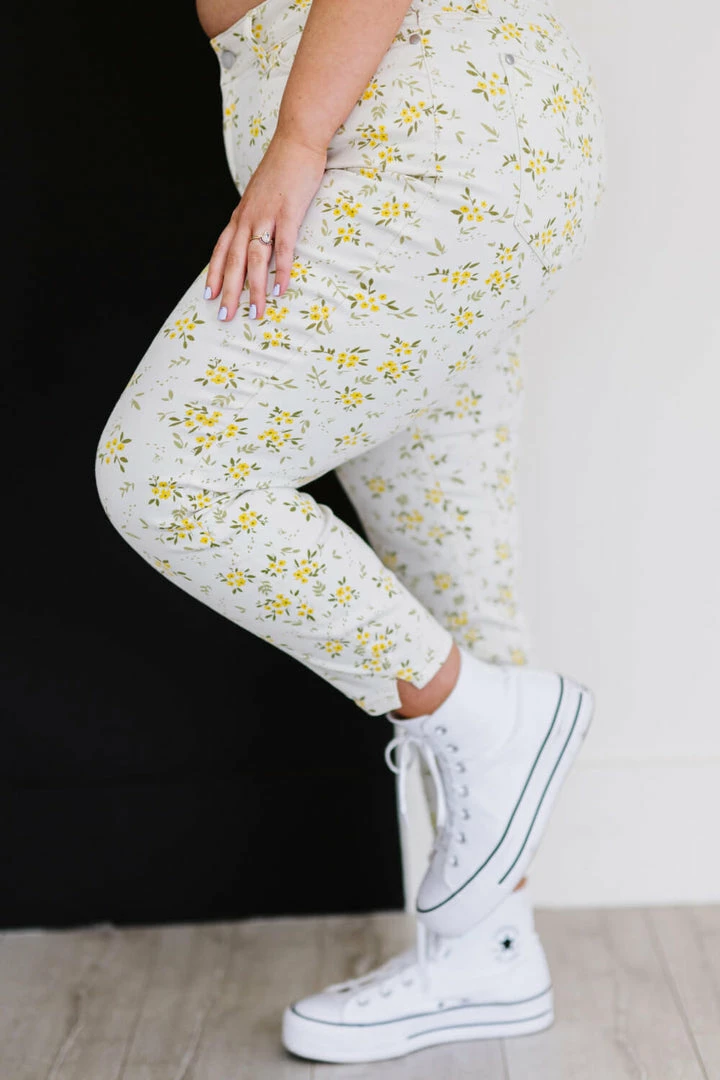 Trendsi Judy Blue Golden Meadow Floral Skinny Jeans (GHG-S) 10 Trendsi Judy Blue Golden Meadow Floral Skinny Jeans (GHG-S)