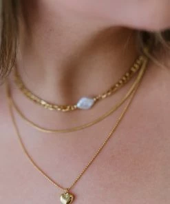 Trendsi Heartbeat Triple-Layered Heart Pendant Necklace