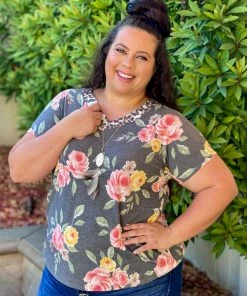 Boutique Simplified Rose Of The Amazon Short Sleeve Top