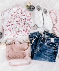 No Ship Drop Ship Everything I Could Dream Of Ivory Floral Blouse (GHG-S) 32 No Ship Drop Ship Everything I Could Dream Of Ivory Floral Blouse (GHG-S)