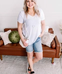 No Ship Drop Ship En Pointe V Neck Knit Top In White