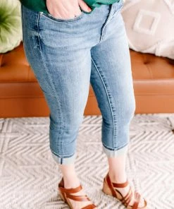 No Ship Drop Ship GHG- Shop Singles Inch By Inch Midrise Judy Blue Capri Jeans (GHG-16W) 27 No Ship Drop Ship GHG- Shop Singles Inch By Inch Midrise Judy Blue Capri Jeans (GHG-16W)