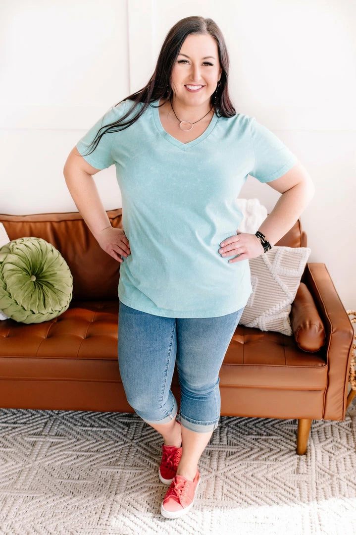 No Ship Drop Ship GHG- Shop Singles Inch By Inch Midrise Judy Blue Capri Jeans (GHG-16W) 12 No Ship Drop Ship GHG- Shop Singles Inch By Inch Midrise Judy Blue Capri Jeans (GHG-16W)