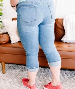No Ship Drop Ship GHG- Shop Singles Inch By Inch Midrise Judy Blue Capri Jeans (GHG-16W) 35 No Ship Drop Ship GHG- Shop Singles Inch By Inch Midrise Judy Blue Capri Jeans (GHG-16W)