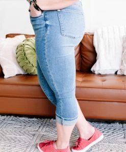 No Ship Drop Ship GHG- Shop Singles Inch By Inch Midrise Judy Blue Capri Jeans (GHG-16W) 36 No Ship Drop Ship GHG- Shop Singles Inch By Inch Midrise Judy Blue Capri Jeans (GHG-16W)
