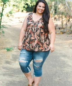 Boutique Simplified Fall Paisley Sleeveless Top