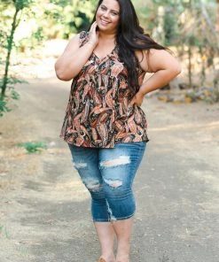 Boutique Simplified Fall Paisley Sleeveless Top 8 Boutique Simplified Fall Paisley Sleeveless Top