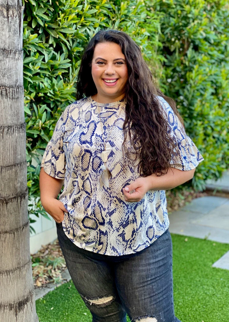 Boutique Simplified 1X Serpentine Goddess Bell Sleeve Top 6 Boutique Simplified 1X Serpentine Goddess Bell Sleeve Top