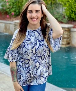 Boutique Simplified 1X Serpentine Goddess Bell Sleeve Top