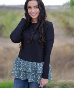 Boutique Simplified Winter Blooms Peplum Top