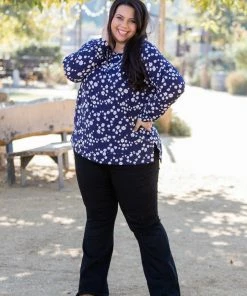 Boutique Simplified Navy And Daisy Long Sleeve Top