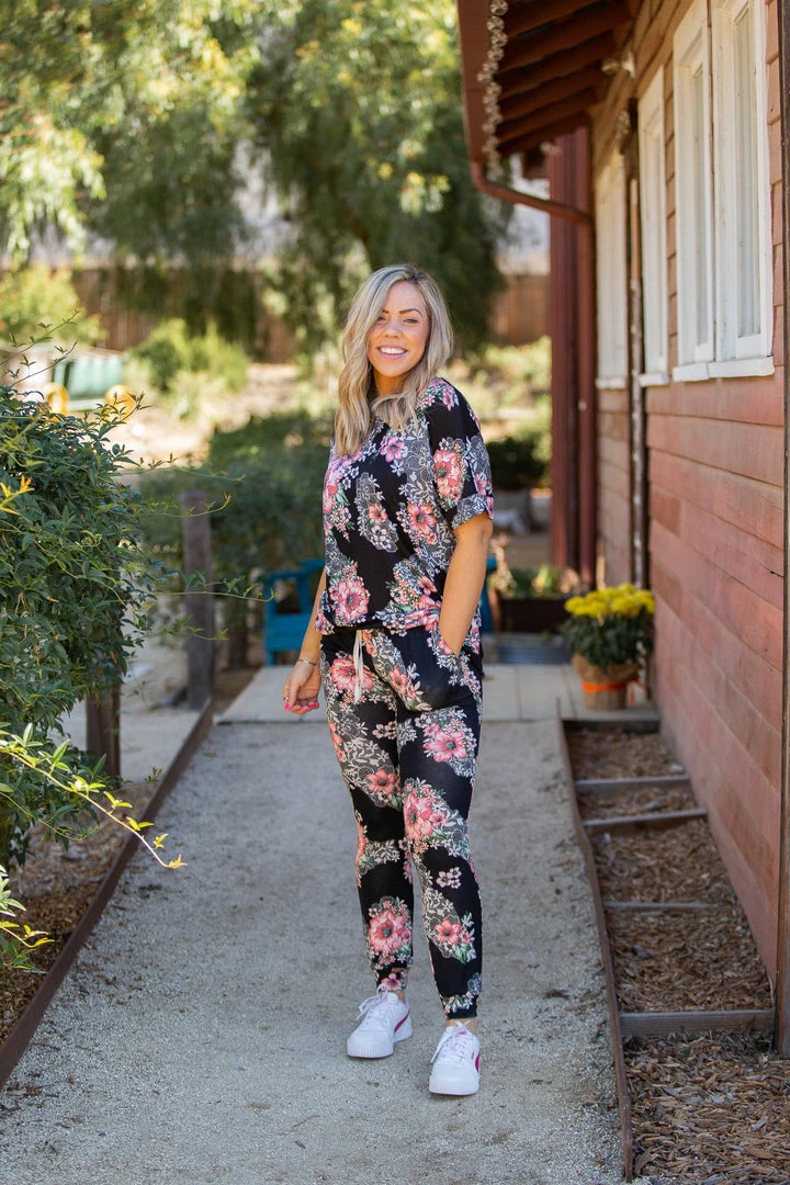 Boutique Simplified Floral Infusion Lounge Set 1 Boutique Simplified Floral Infusion Lounge Set