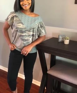 Boutique Simplified One Of A Kind Eyelet Color Block Tee