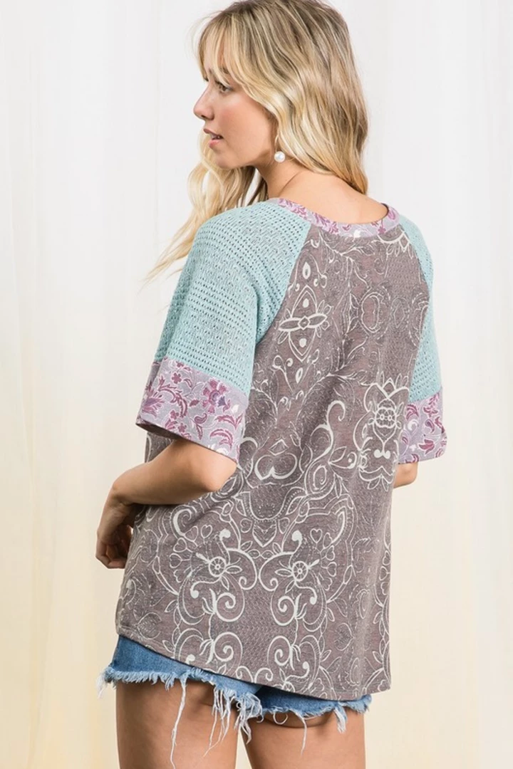 Boutique Simplified Picturesque Paisley Raglan Top 3 Boutique Simplified Picturesque Paisley Raglan Top