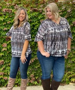 Boutique Simplified Wanderer Short Sleeve Top