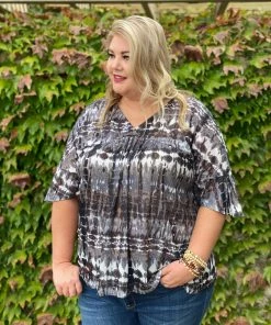 Boutique Simplified Wanderer Short Sleeve Top