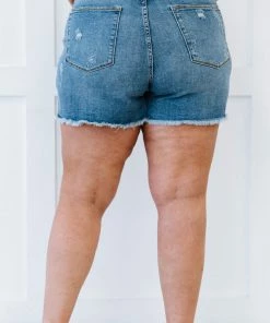 Trendsi Judy Blue Sandra Retro Floral Print Patch Denim Shorts 23 Trendsi Judy Blue Sandra Retro Floral Print Patch Denim Shorts