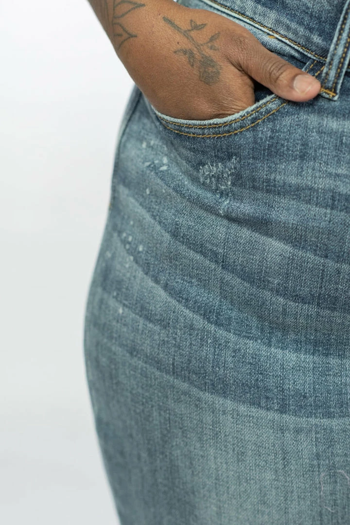 Trendsi Judy Blue Eva Bleach Splash Boyfriend Jeans 5 Trendsi Judy Blue Eva Bleach Splash Boyfriend Jeans
