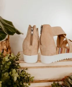 Very G Allie Wedge Sandal In Cream Apparel