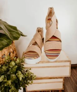 Very G Allie Wedge Sandal In Cream Apparel