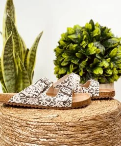 Very G Aries Sandal In Cream