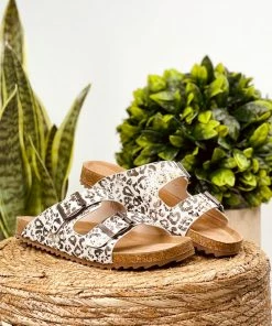 Very G Aries Sandal In Cream