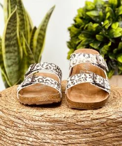 Very G Aries Sandal In Cream