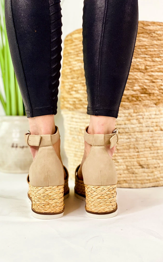 Apparel Dolce Vita Baker Wedge In Stone 3 Apparel Dolce Vita Baker Wedge In Stone