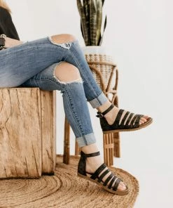 Apparel Very G Commodus Sandal In Black